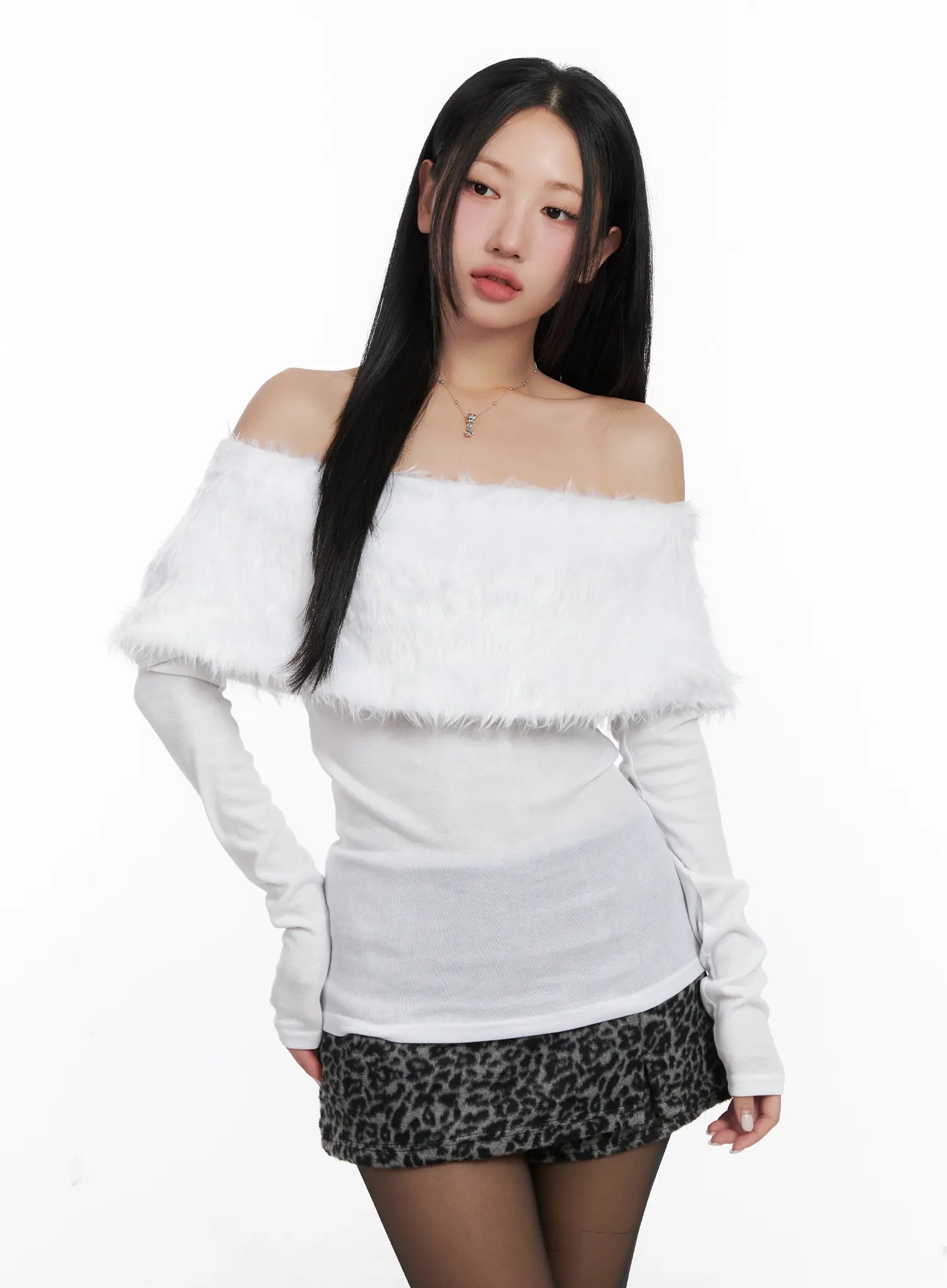 off-shoulder-faux-fur-long-sleeve-top-cd501