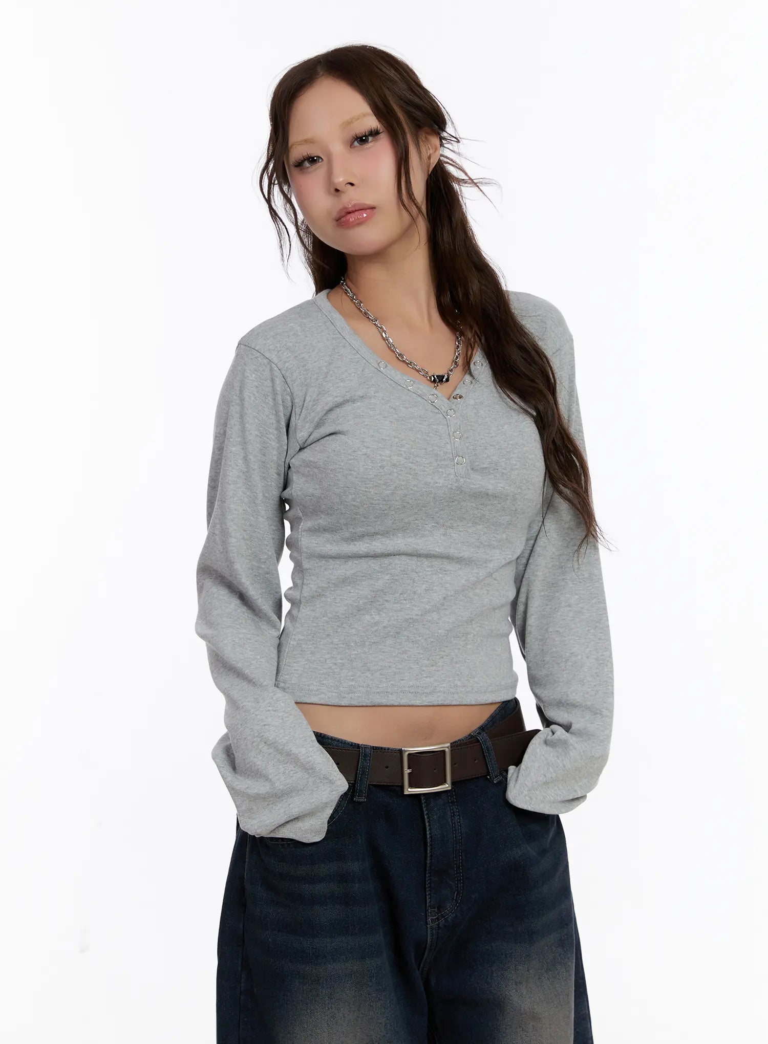 v-neck-buttoned-slim-long-sleeve-tee-cn527 / Gray