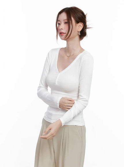 slim-fit-henley-neck-long-sleeve-top-cg521 / White