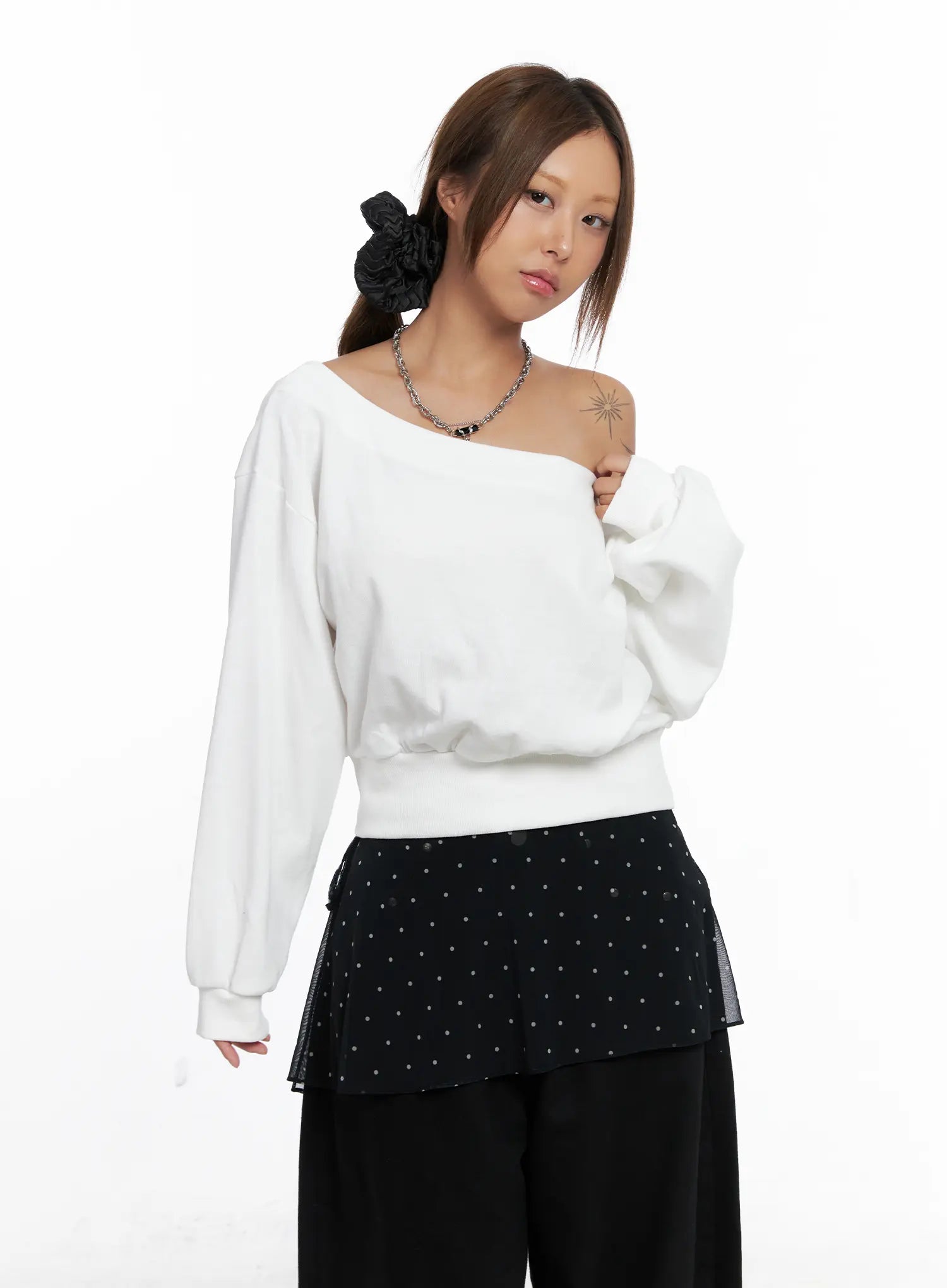 Off-Shoulder Boat Neck Sweatshirt CS524