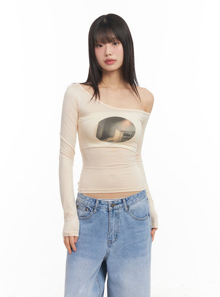 one-shoulder-graphic-cropped-long-sleeve-top-ca523 / Beige