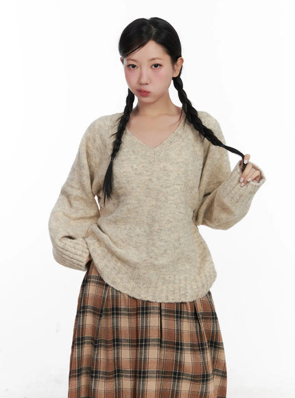 v-neck-long-sleeve-sweater-cn528 / Beige