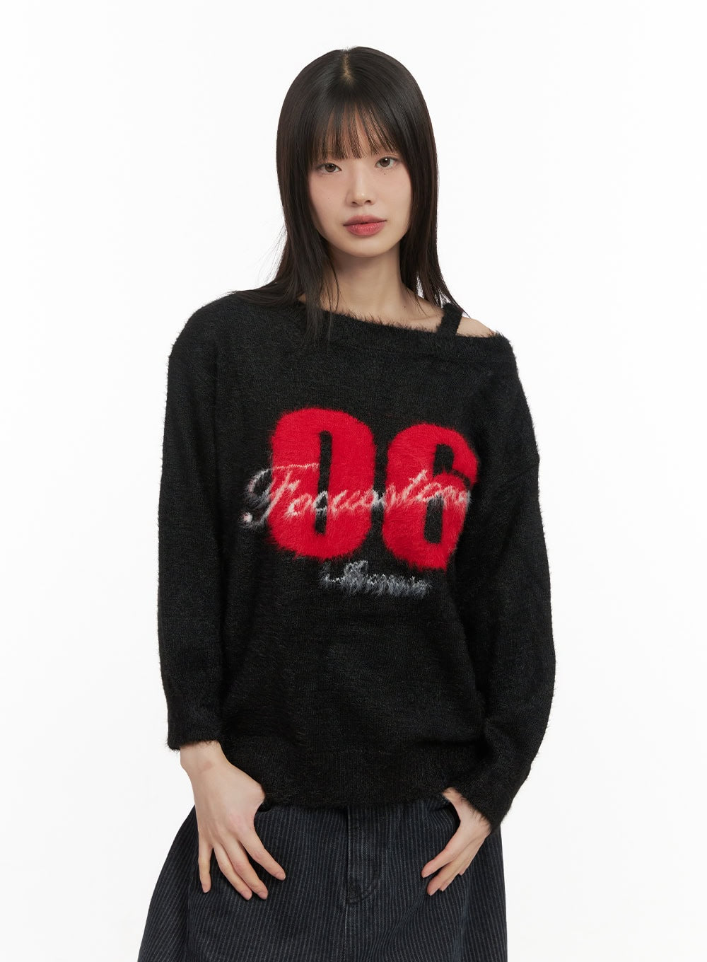 one-shoulder-graphic-fuzzy-sweater-cd425 / Black