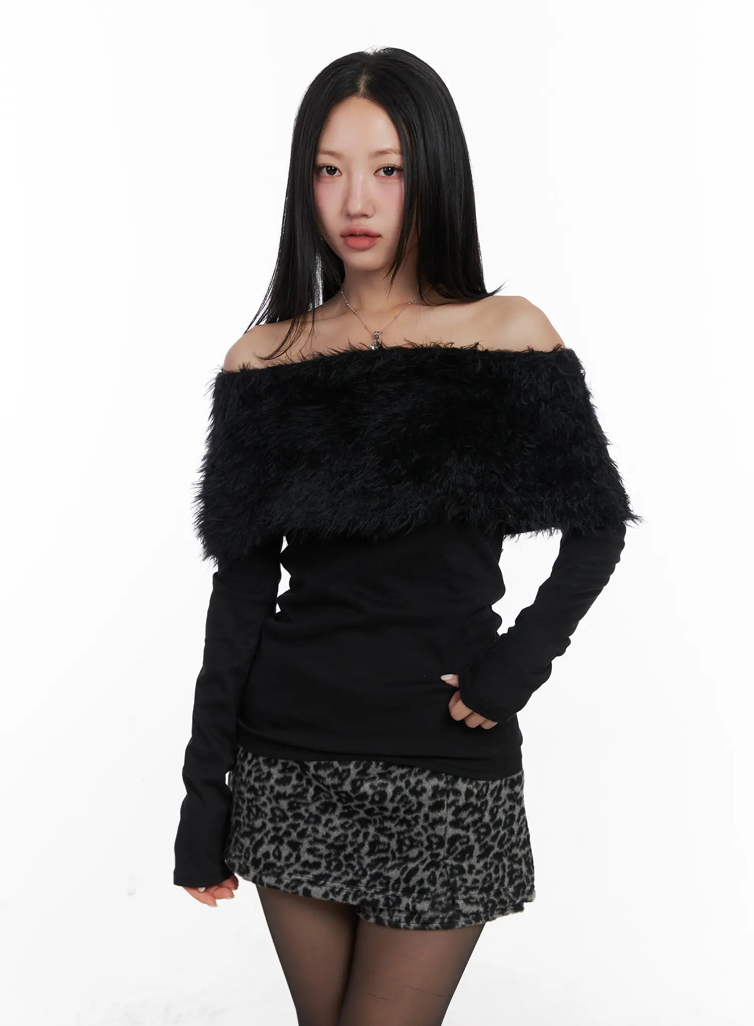off-shoulder-faux-fur-long-sleeve-top-cd501 / Black