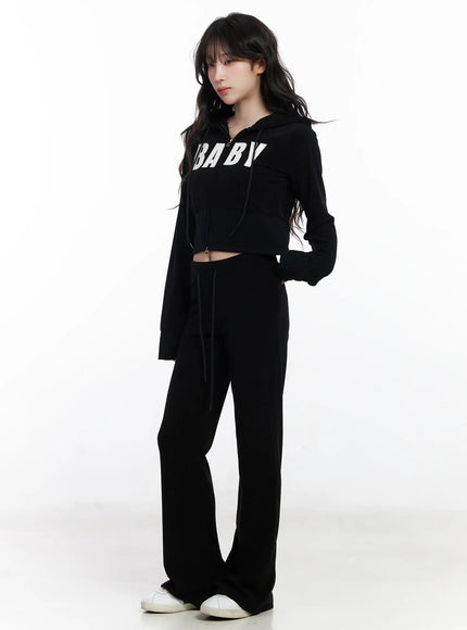 velour-cropped-long-sleeve-graphic-hoodie-cj526 / Black