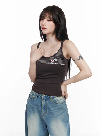 casual-ribbed-sleeveless-top-with-badges-cf523 / Brown