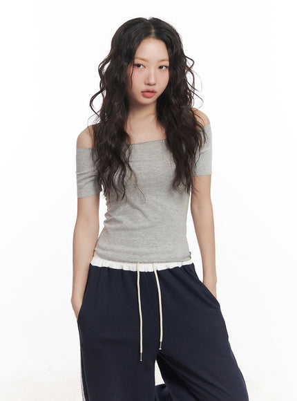 essential-off-shoulder-crop-top-ca521 / Gray