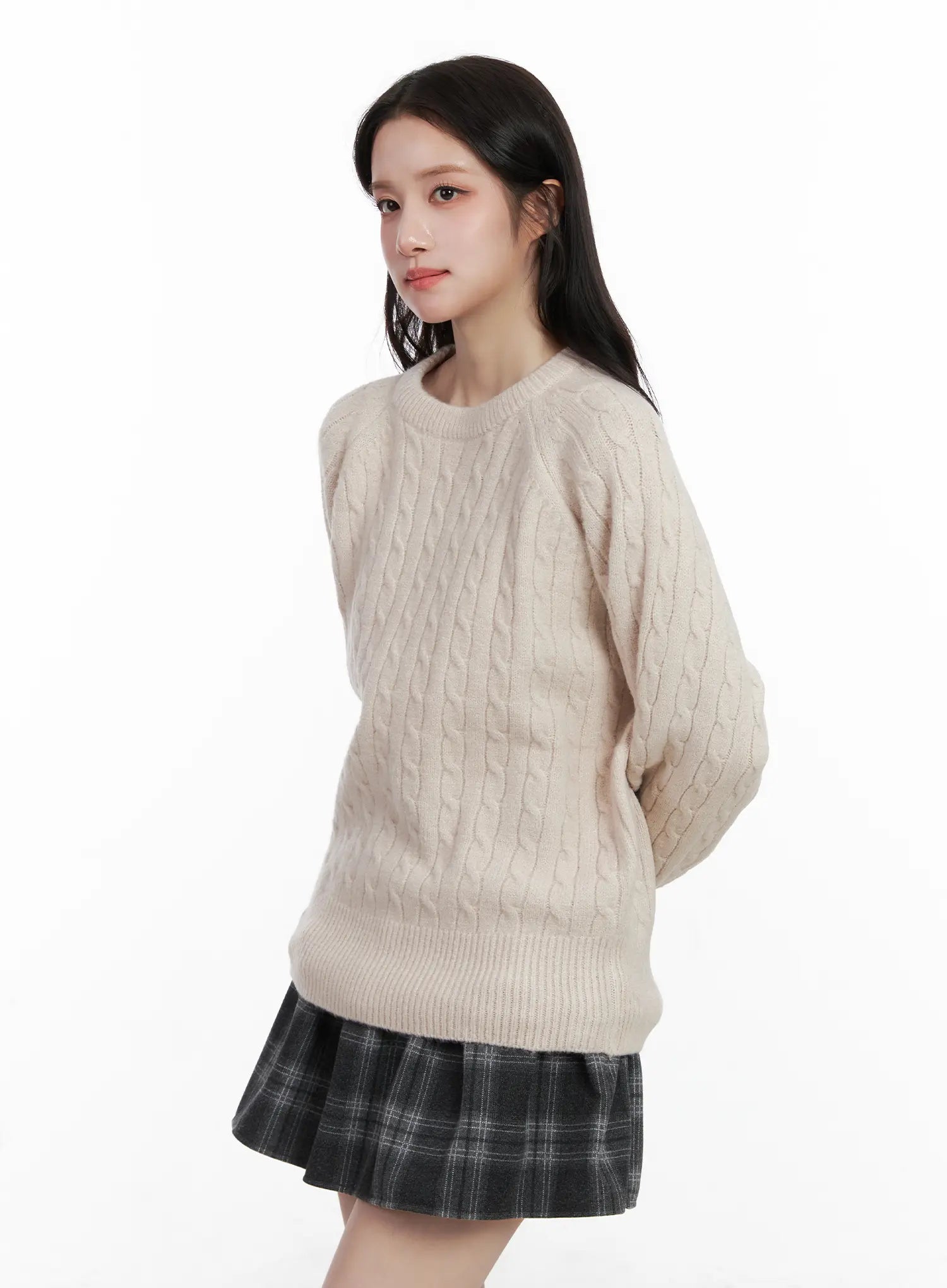 cable-knit-round-neck-sweater-cn527 / Light beige
