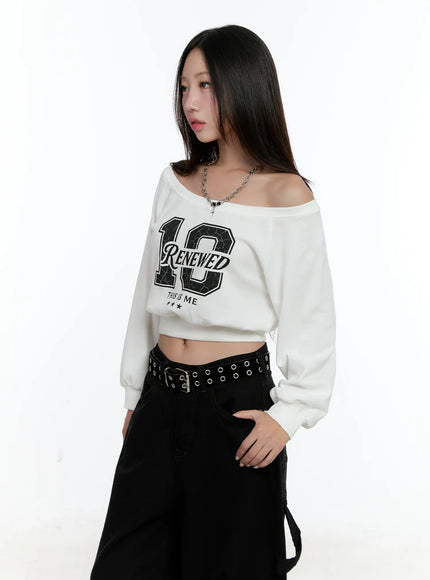 graphic-off-shoulder-crop-sweatshirt-cs517 / White