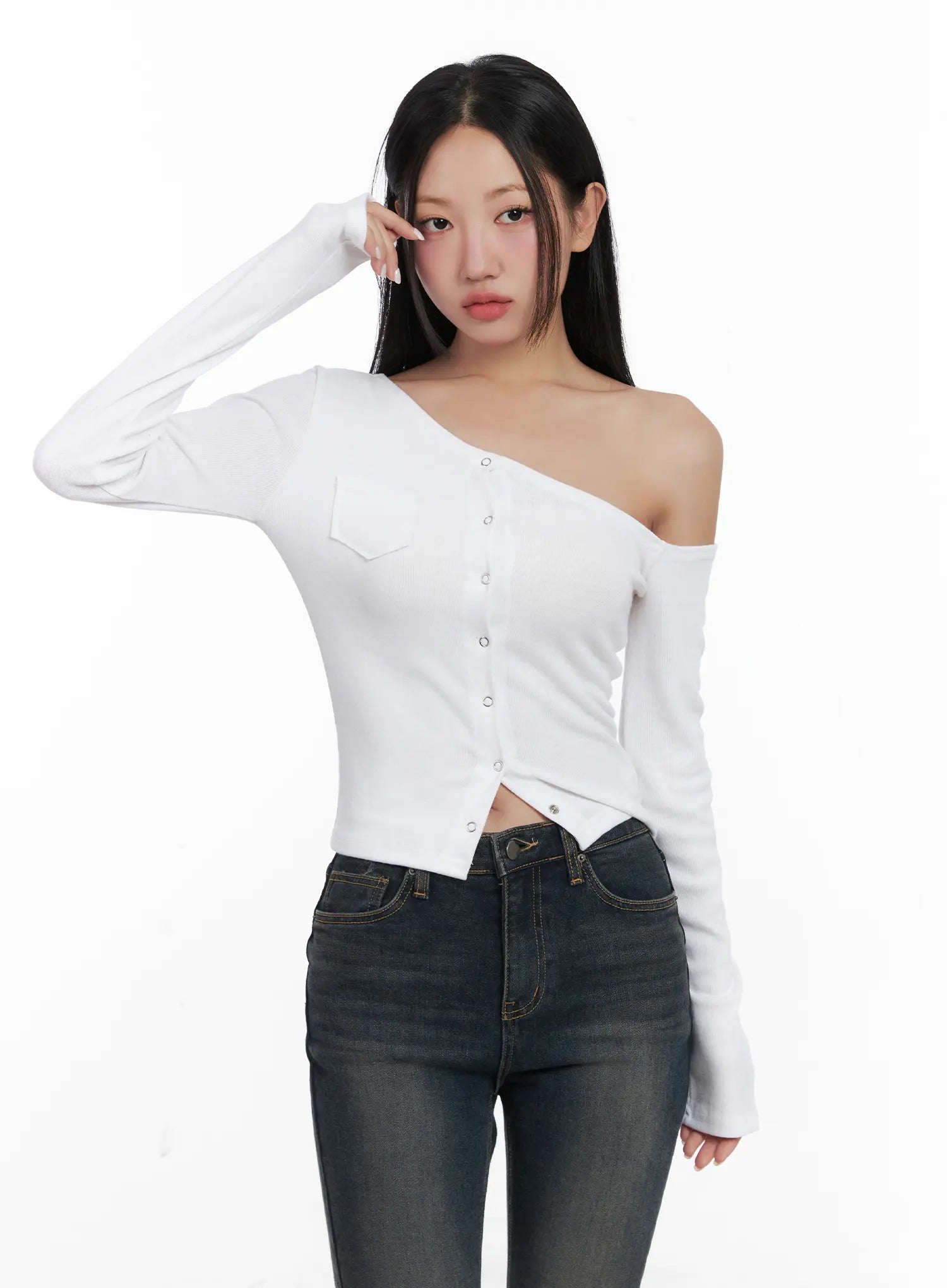 asymmetric-buttoned-shoulder-top-cd501 / White