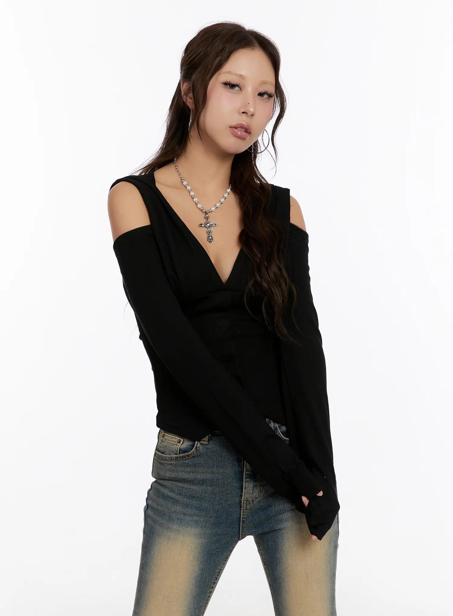 v-neck-cut-out-hooded-long-sleeve-top-cn527 / Black
