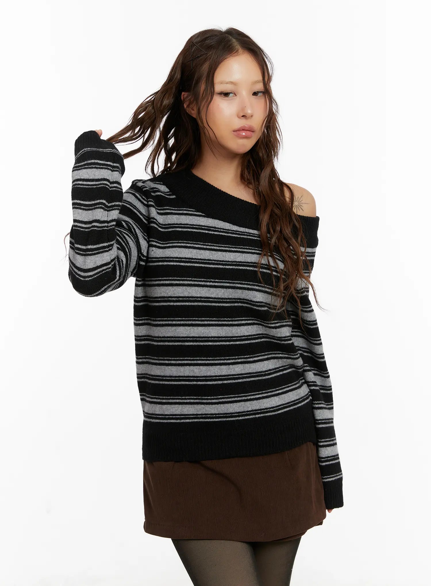 striped-off-shoulder-knit-sweater-cd517 / Black