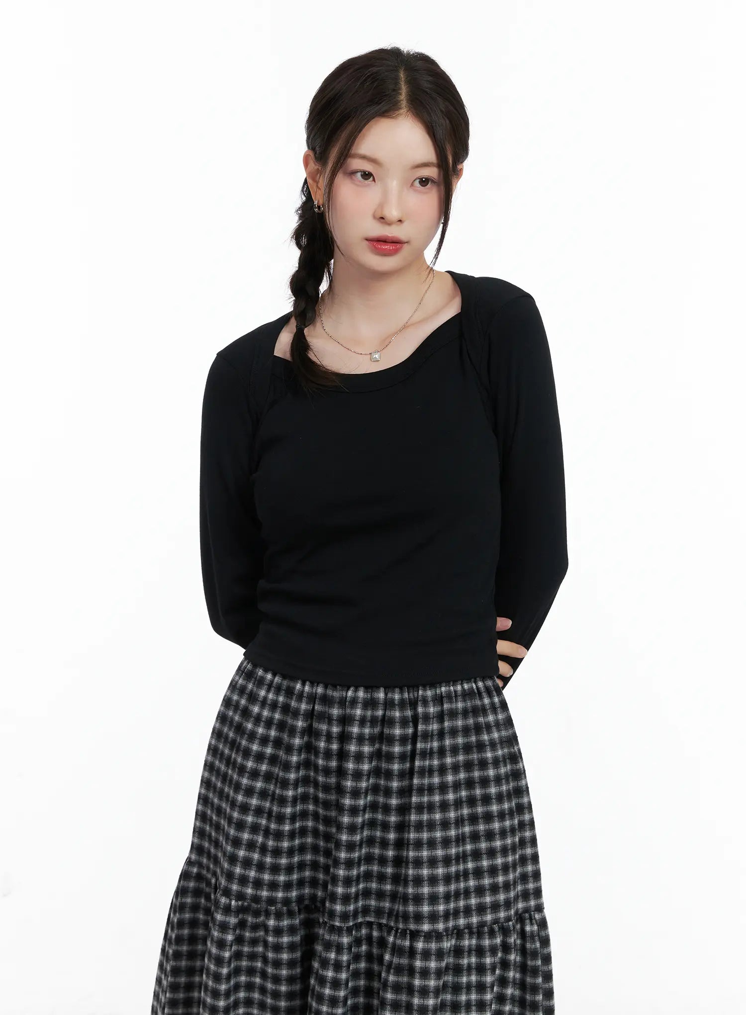 scoop-neck-cutout-long-sleeve-top-cn519 / Black