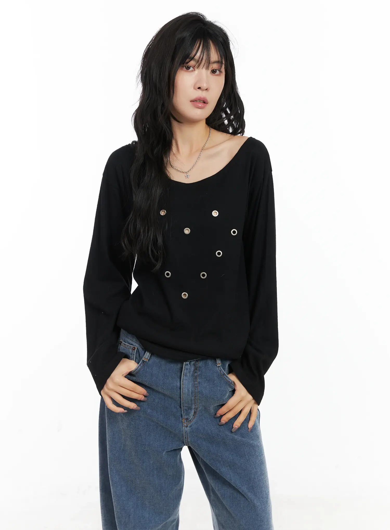 eyelet-heart-boatneck-long-sleeve-tee-cn528 / Black