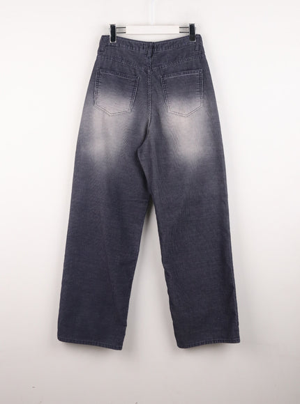 washed-corduroy-wide-fit-jeans-cn320