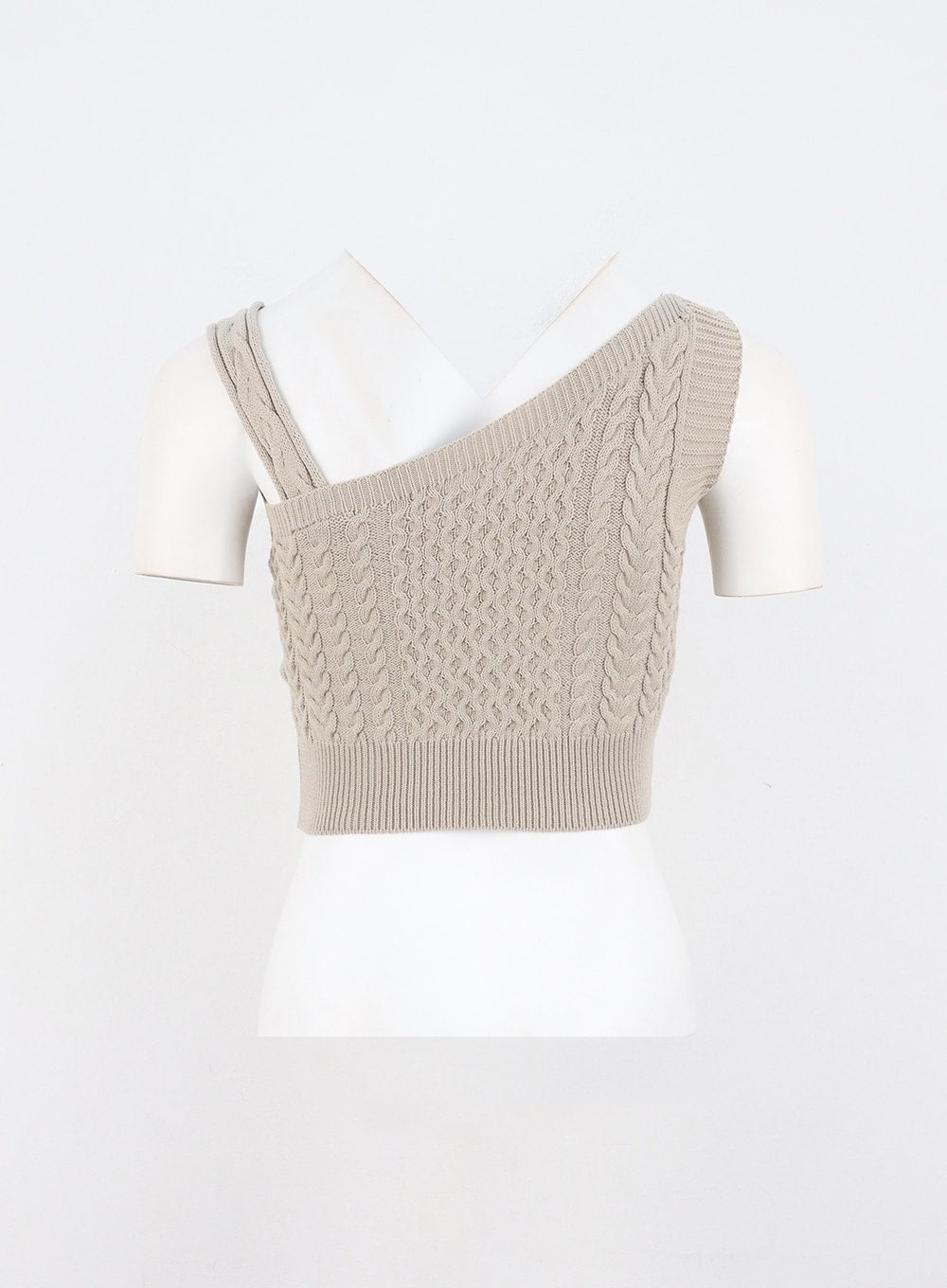 cable-knit-sleeveless-vest-oo325