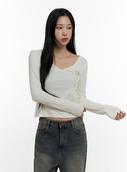 stitched-v-neck-long-sleeve-top-cn407 / Light beige