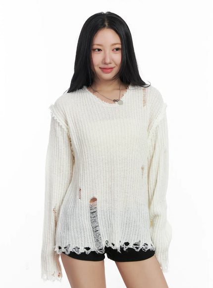 distressed-oversized-v-neck-sweater-cj515 / White