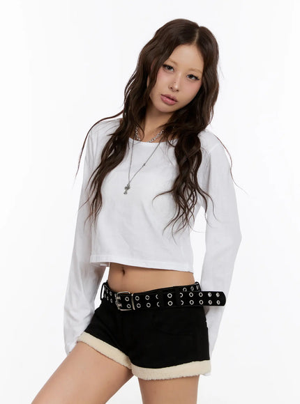 basic-cropped-long-sleeve-top-cn527 / White