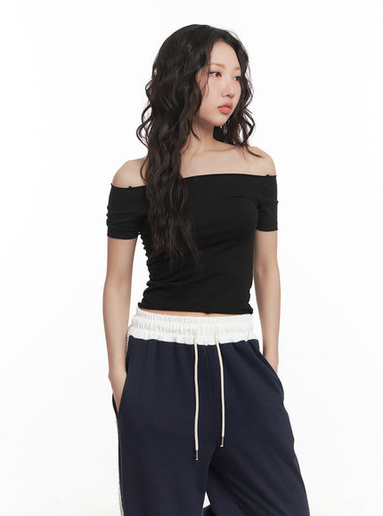 essential-off-shoulder-crop-top-ca521 / Black