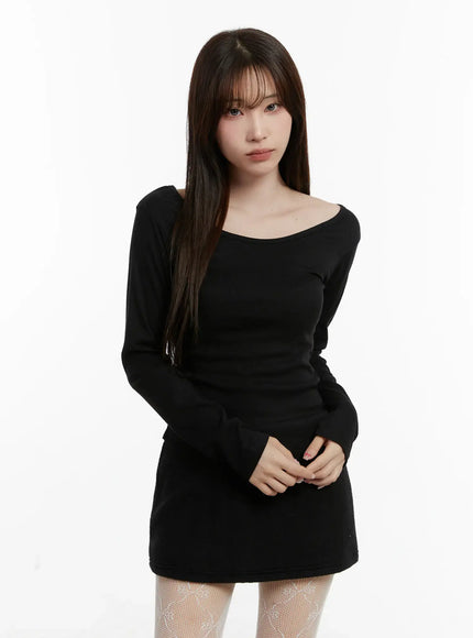 classic-u-neck-long-sleeve-top-cd518 / Black