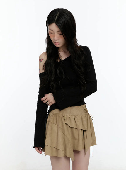 asymmetric-ribbed-knit-long-sleeve-top-cn517 / Black