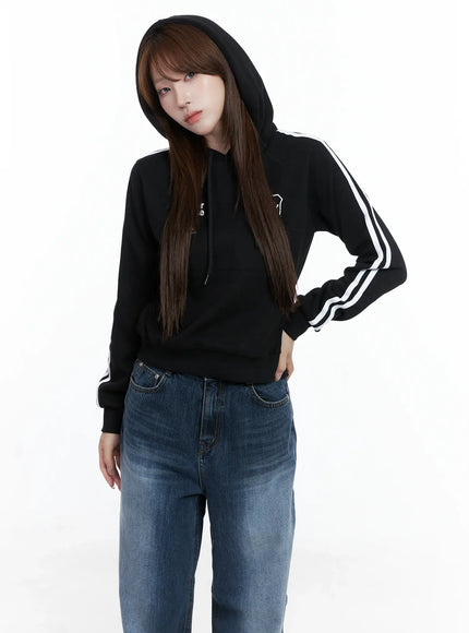 striped-sleeve-crop-hoodie-cs501 / Black
