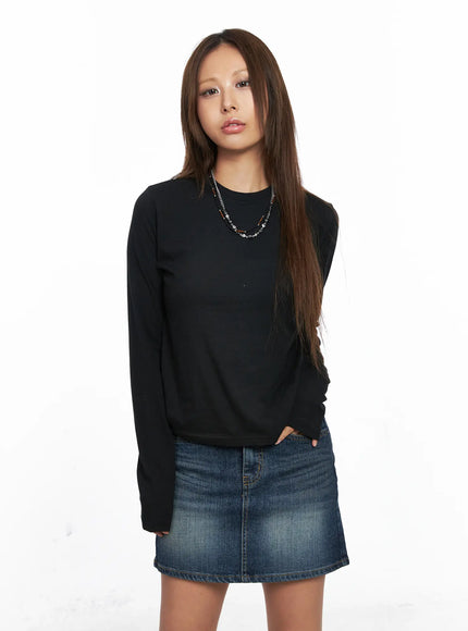 basic-round-neck-cropped-long-sleeve-top-co513 / Black