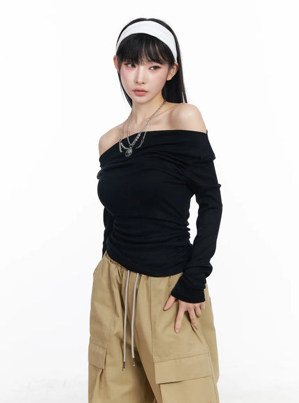chic-off-shoulder-shirred-blouse-cf519 / Black