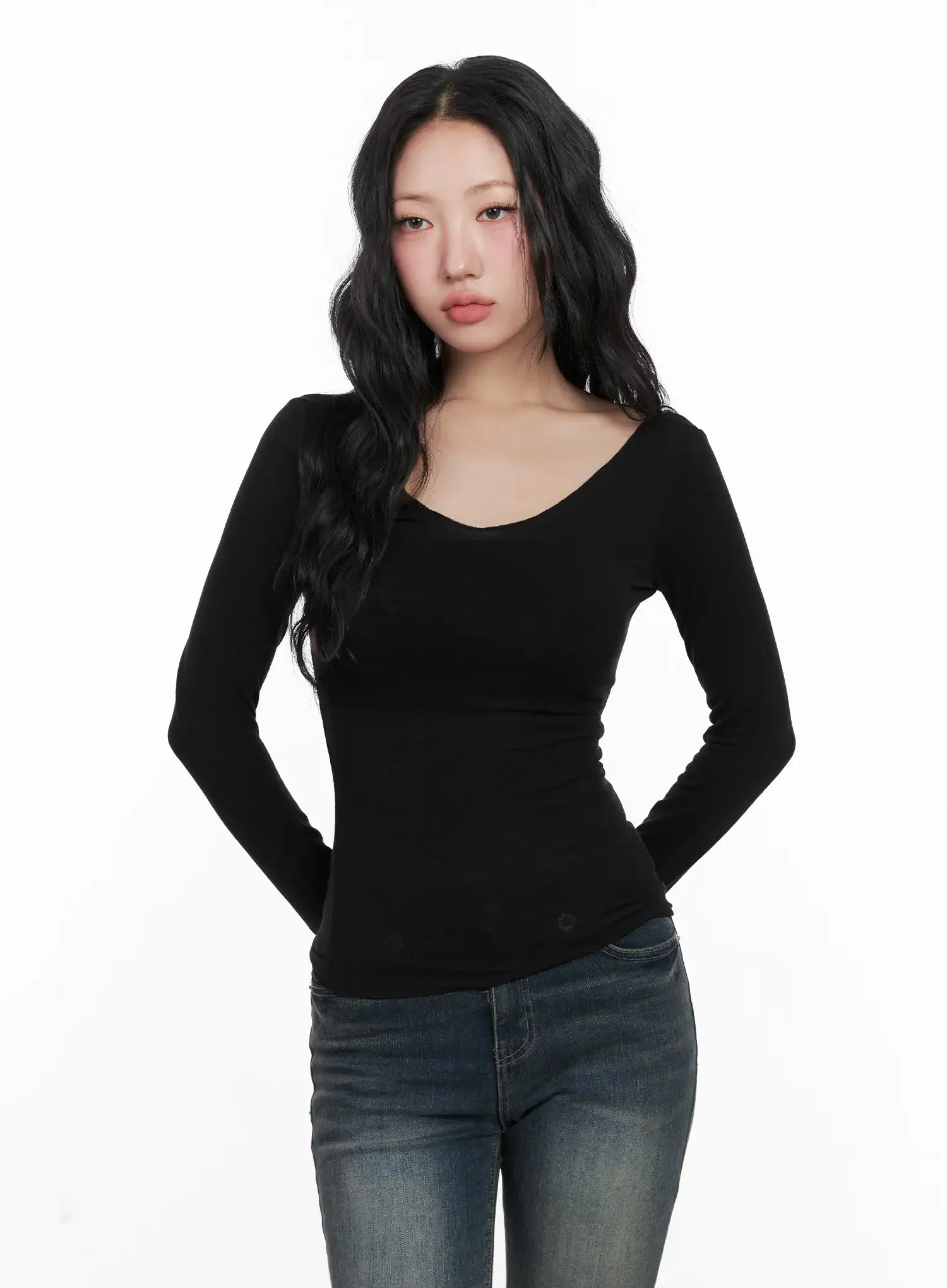 casual-u-neck-long-sleeve-top-cn514 / Black