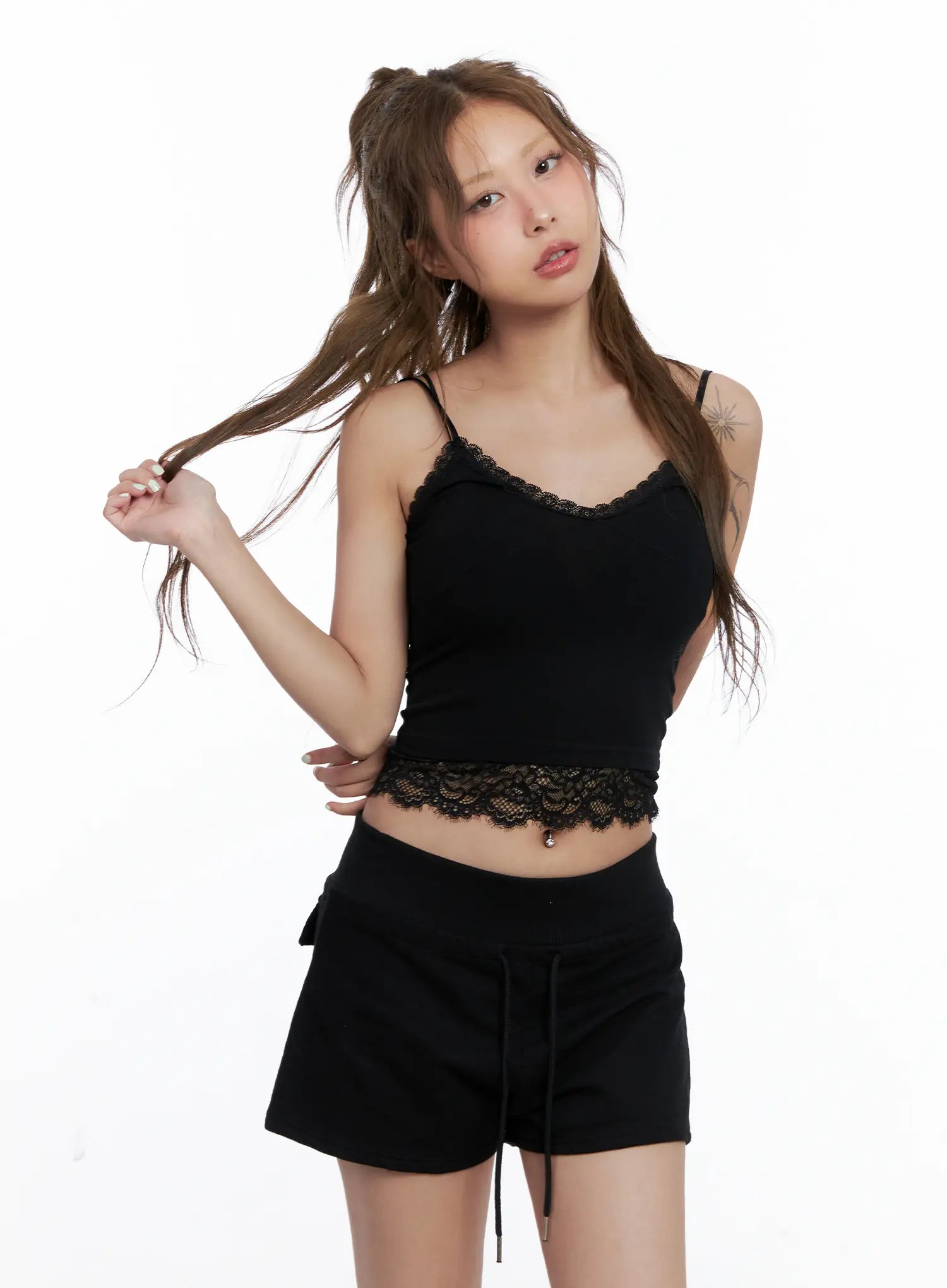 v-neck-lace-cami-top-cl510 / Black