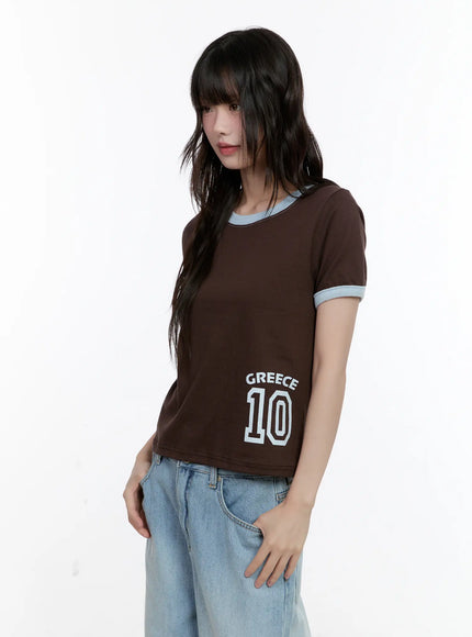 contrast-trim-graphic-baby-tee-cl507 / Dark brown