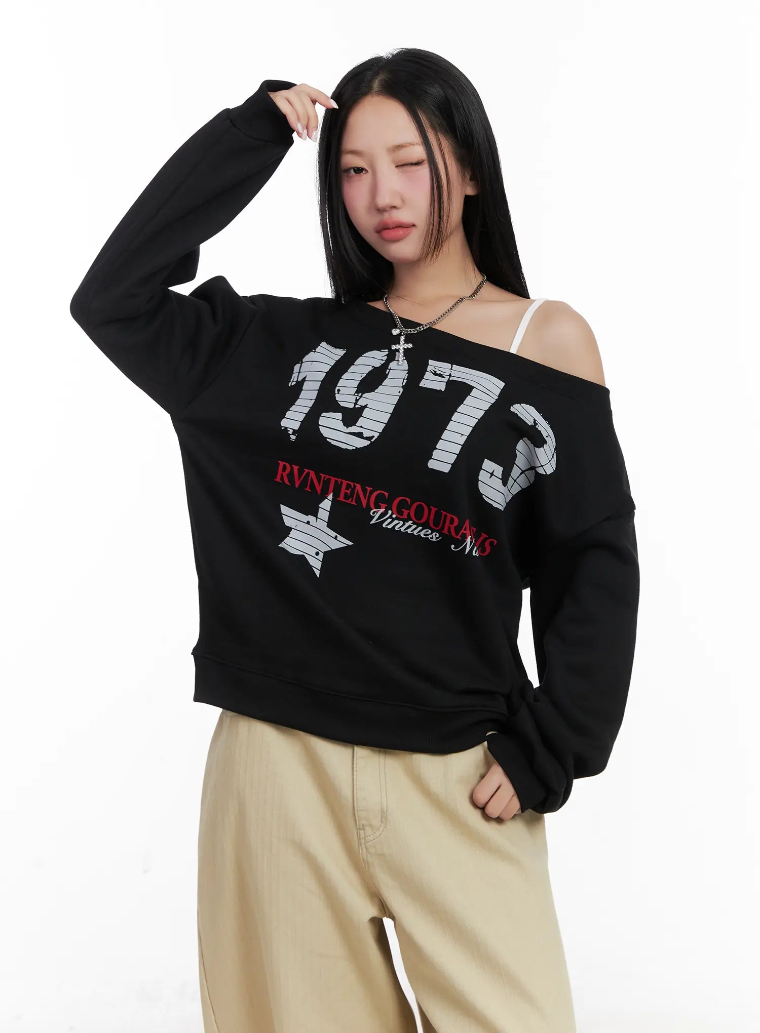 oversized-off-shoulder-graphic-sweatshirt-cn528 / Black