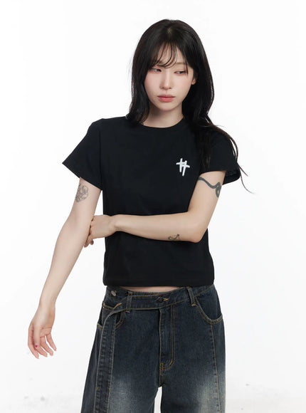 graphic-print-crop-tee-cj527 / Black