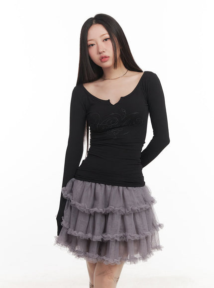 graphic-long-sleeve-v-neck-top-cm528 / Black