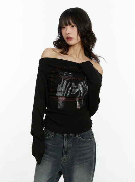 graphic-print-off-shoulder-long-sleeve-top-cf510 / Black