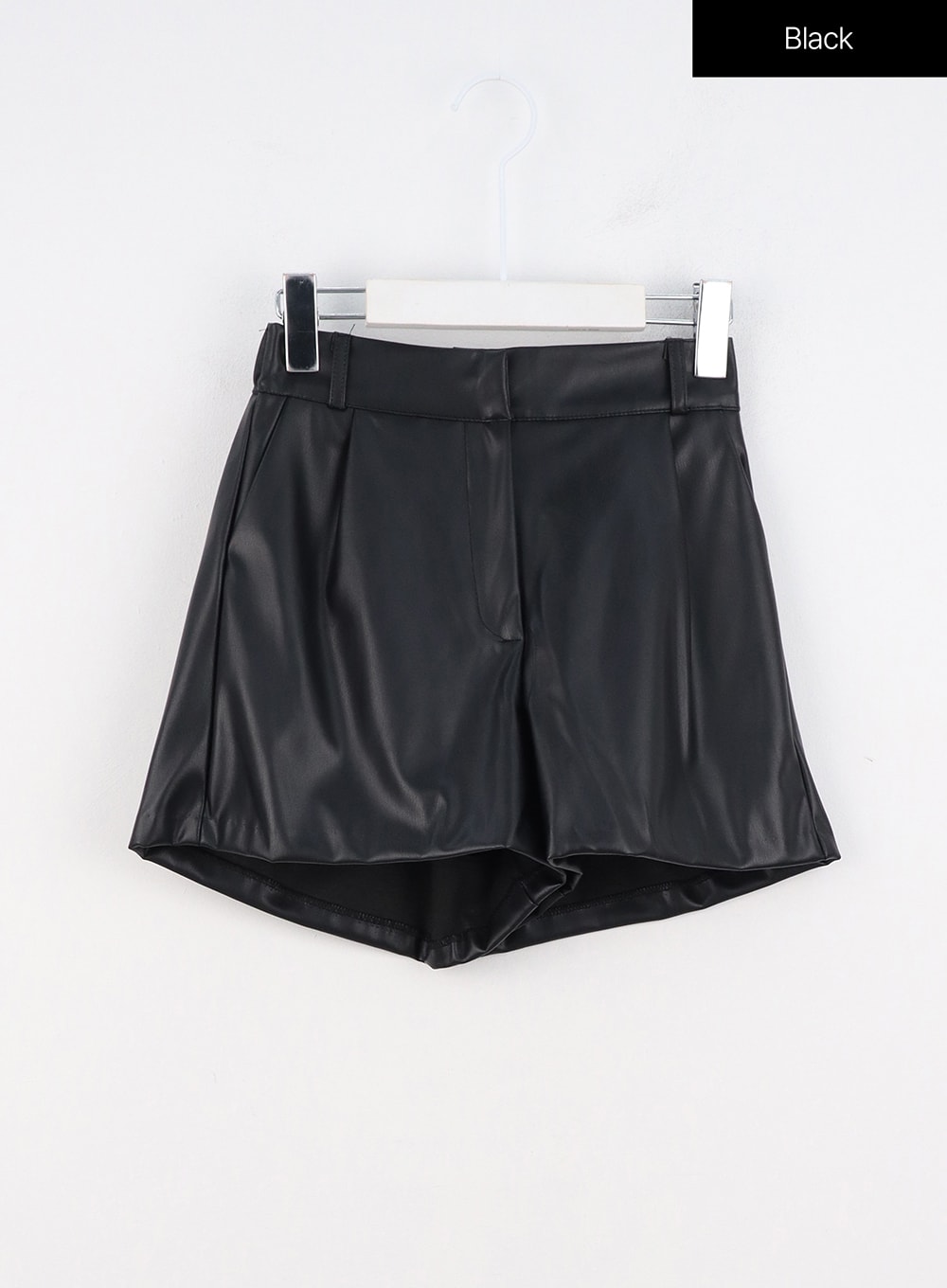modern-minimalist-faux-leather-shorts-oo319 / Black