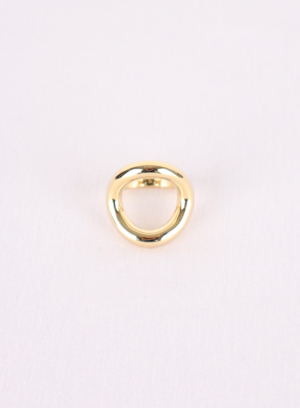 bold-circle-shaped-ring-in302