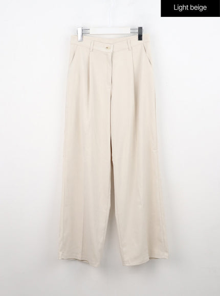 pintuck-straight-fit-tailored-pants-on309 / Light beige