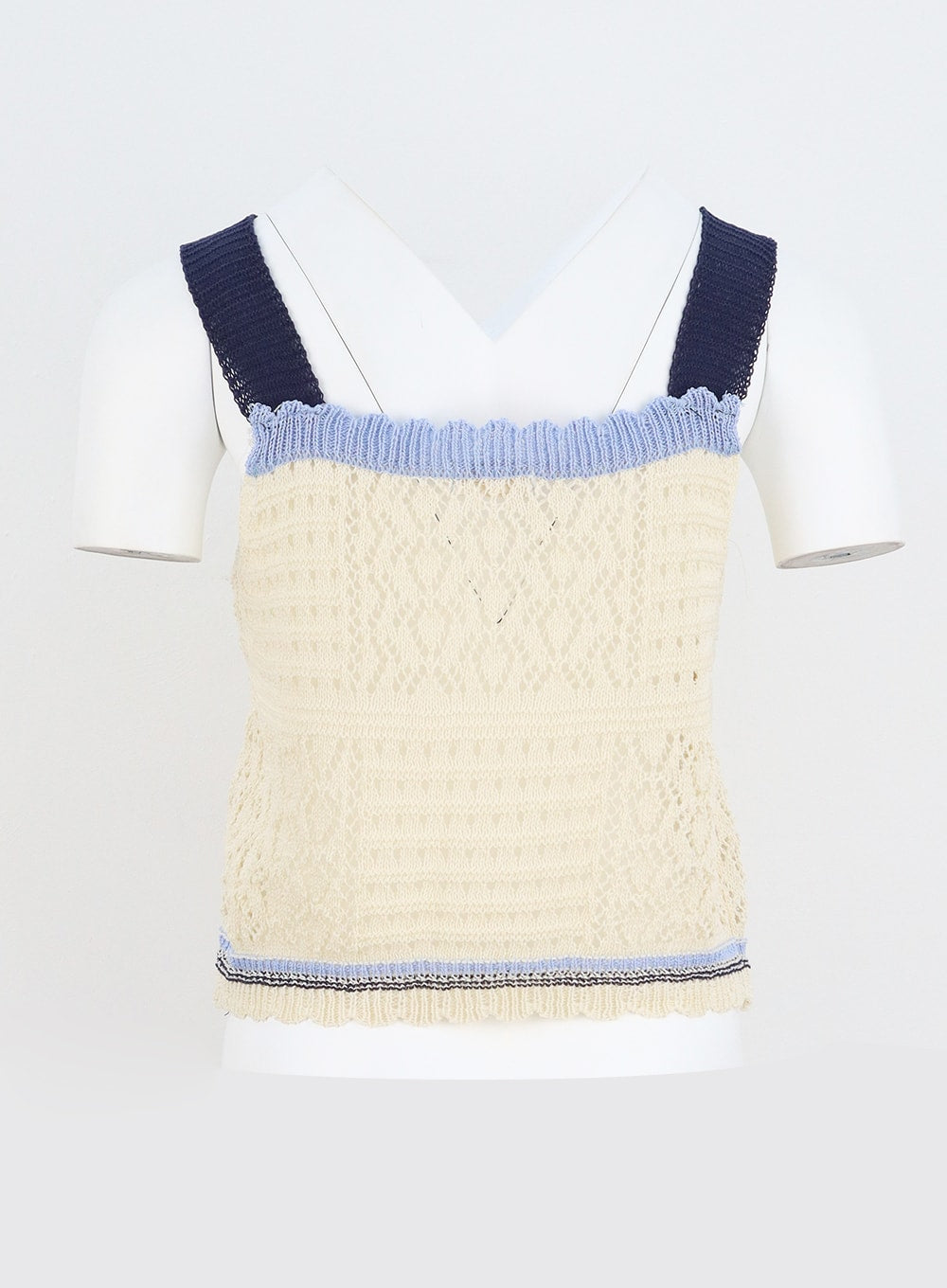 sleeveless-knit-top-bu302