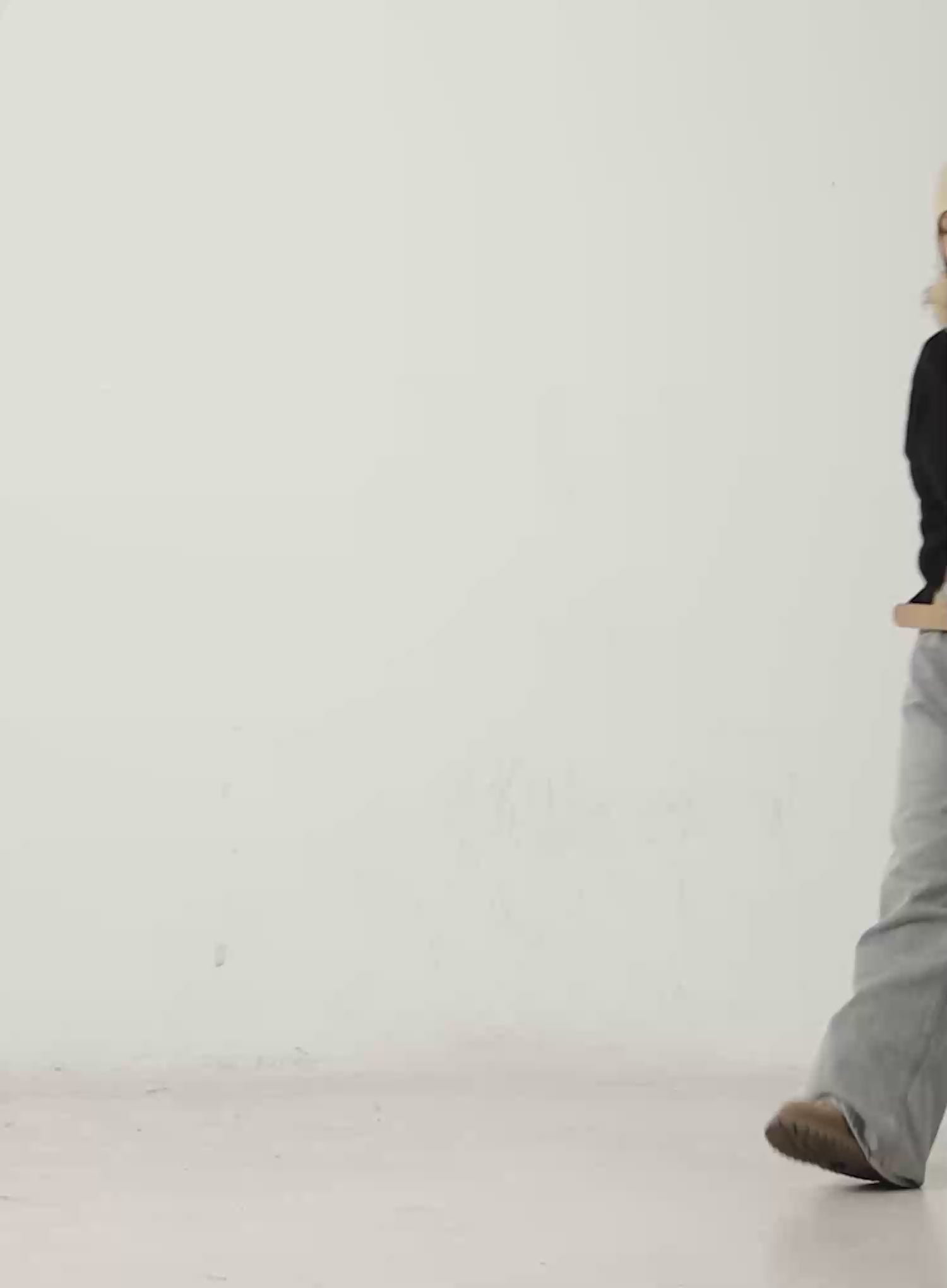 Avani Low-Rise Baggy Jeans IN528