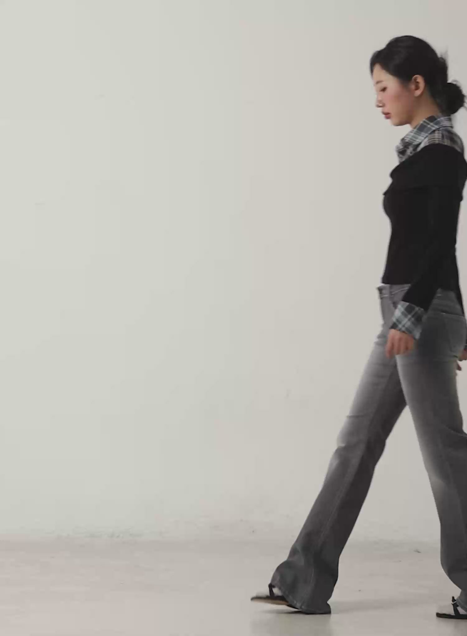 Yuki Loose-Fit Washed Bootcut Flared Jeans CJ530