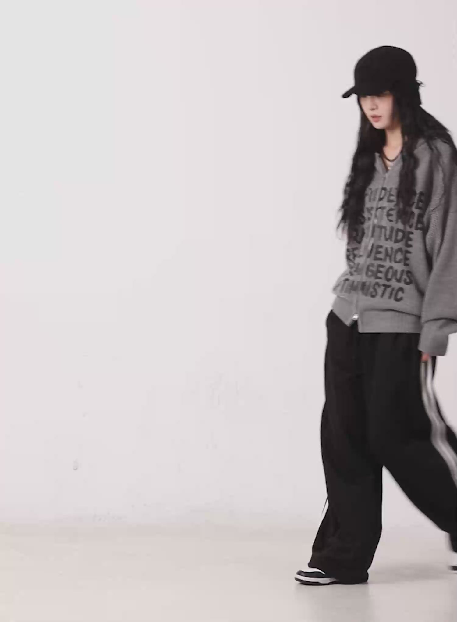 Oversized Graphic Knit Zip-Up Hoodie CN512