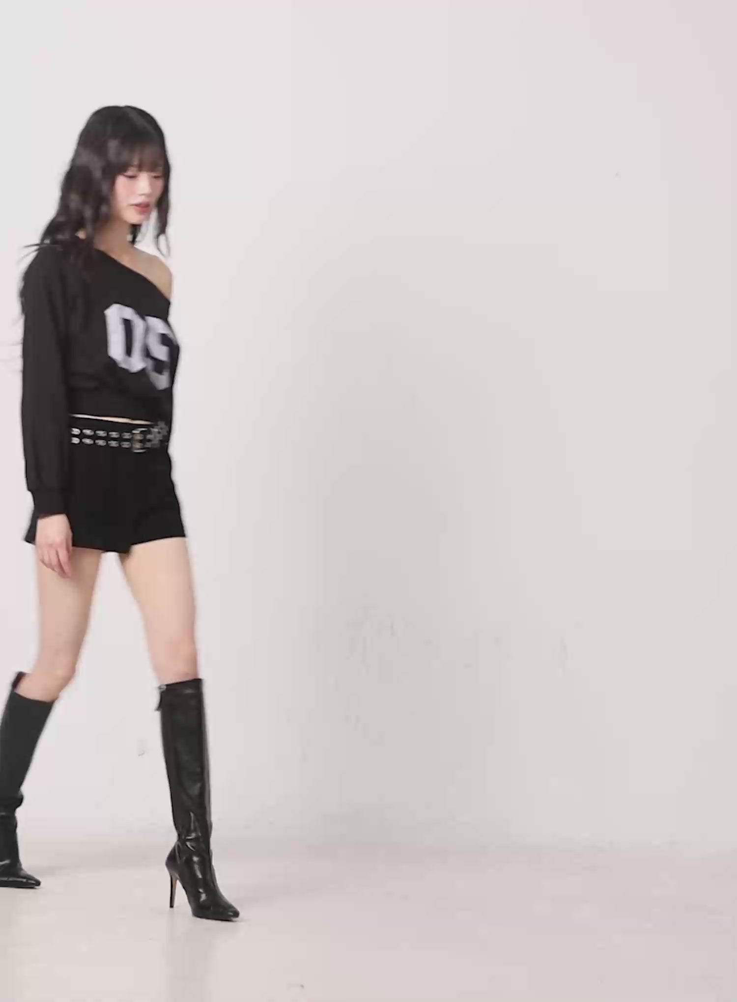 Off-Shoulder Crop Sweatshirt CN510