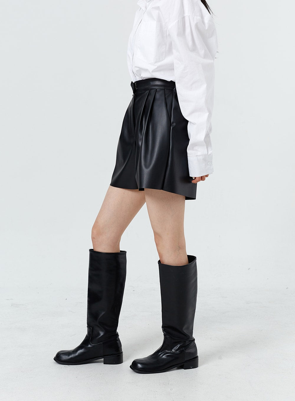 Faux Leather Shorts OM320