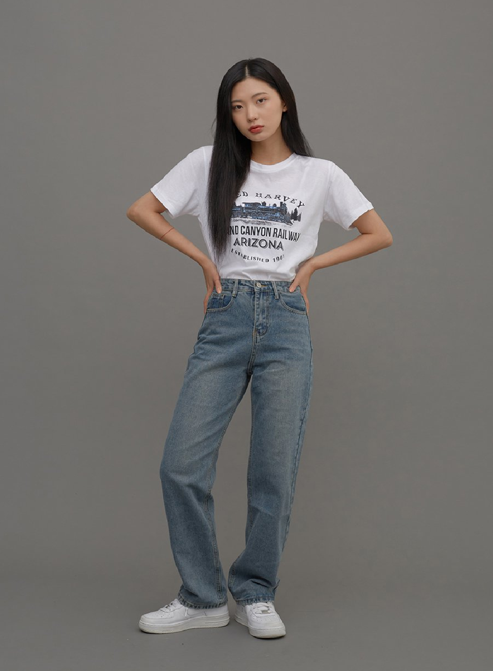 Straight Leg Jeans CM6