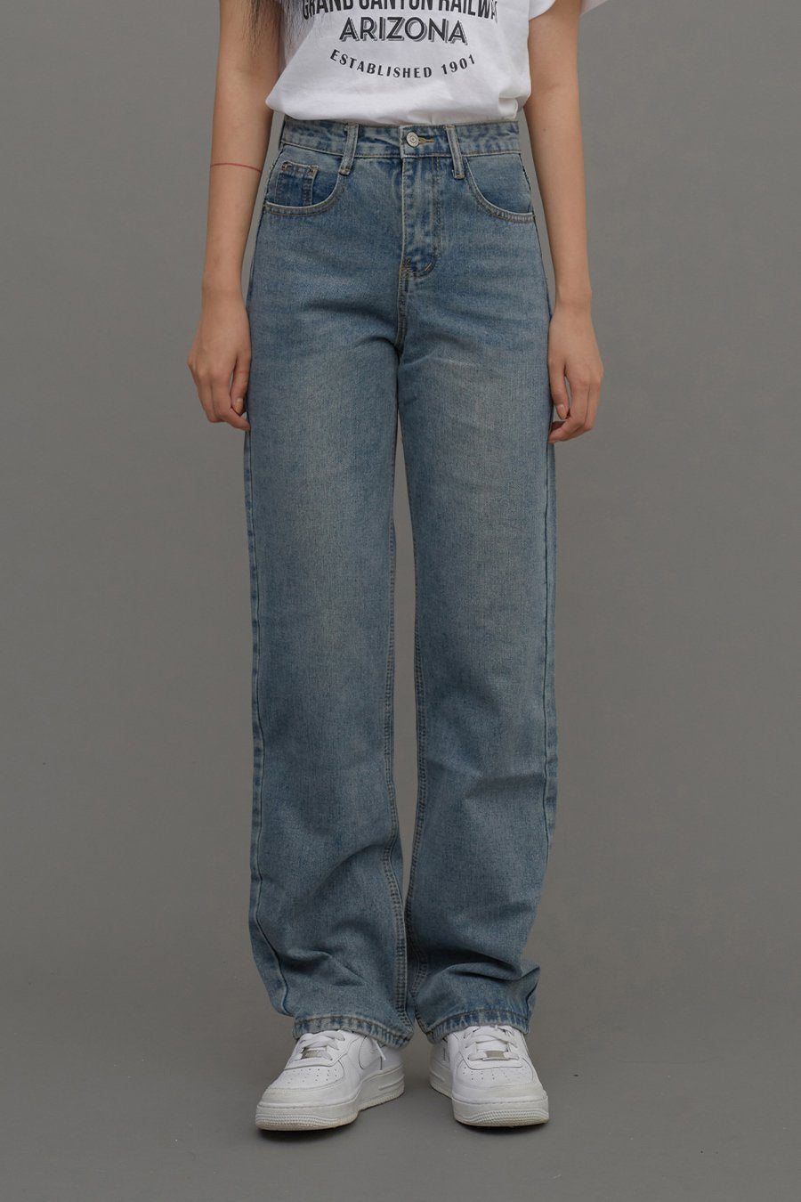 Straight Leg Jeans CM6