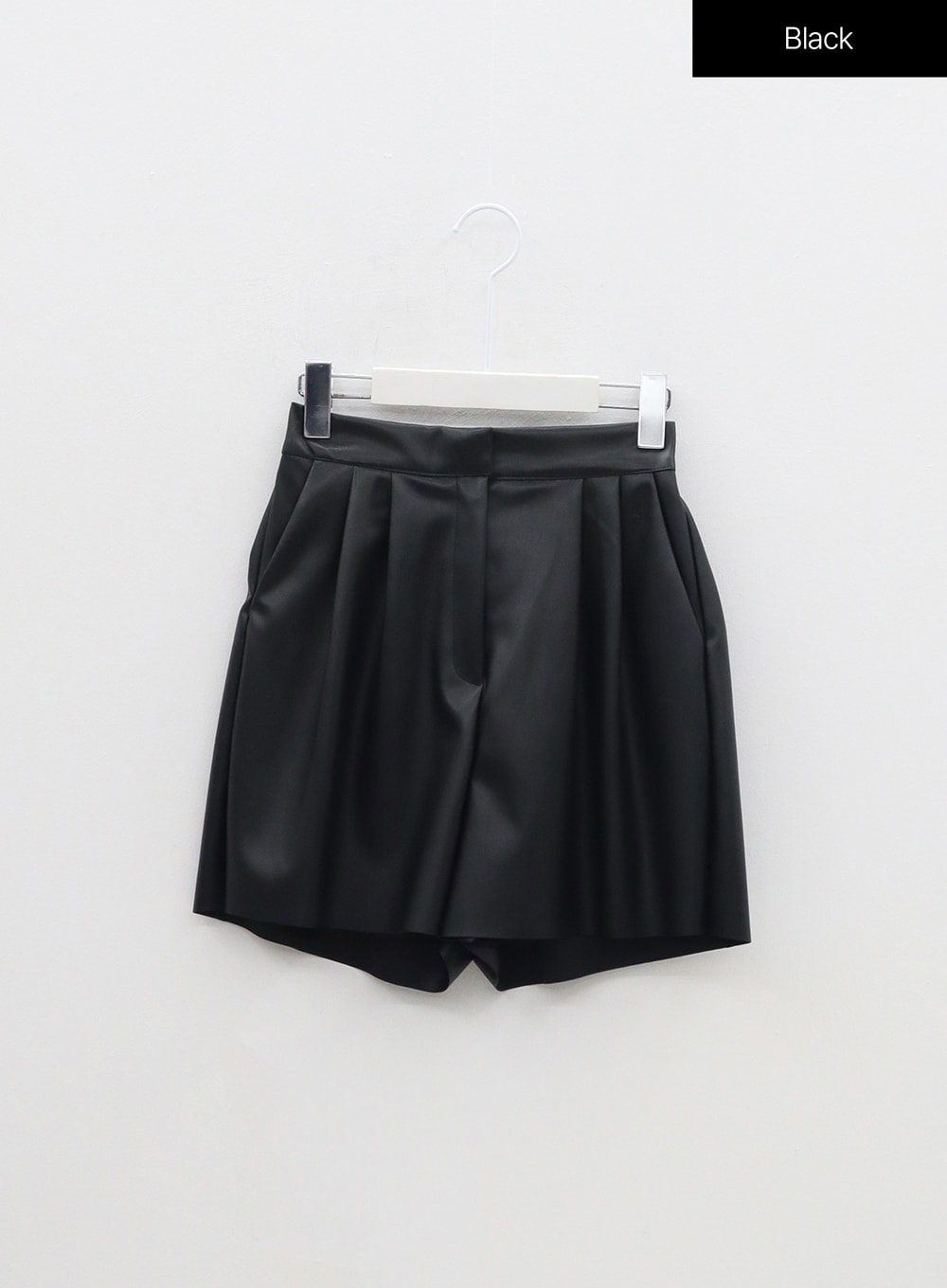 Faux Leather Shorts OM320